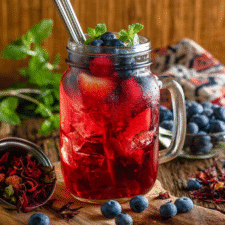 Homemade Berry Iced Tea – The Ultimate Refreshing Summer Drink