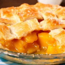 Classic Homemade Peach Pie with Flaky Crust