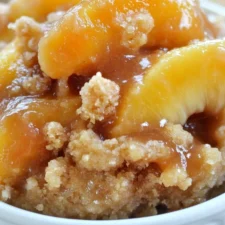 Easy Homemade Peach Crisp Recipe with Oats